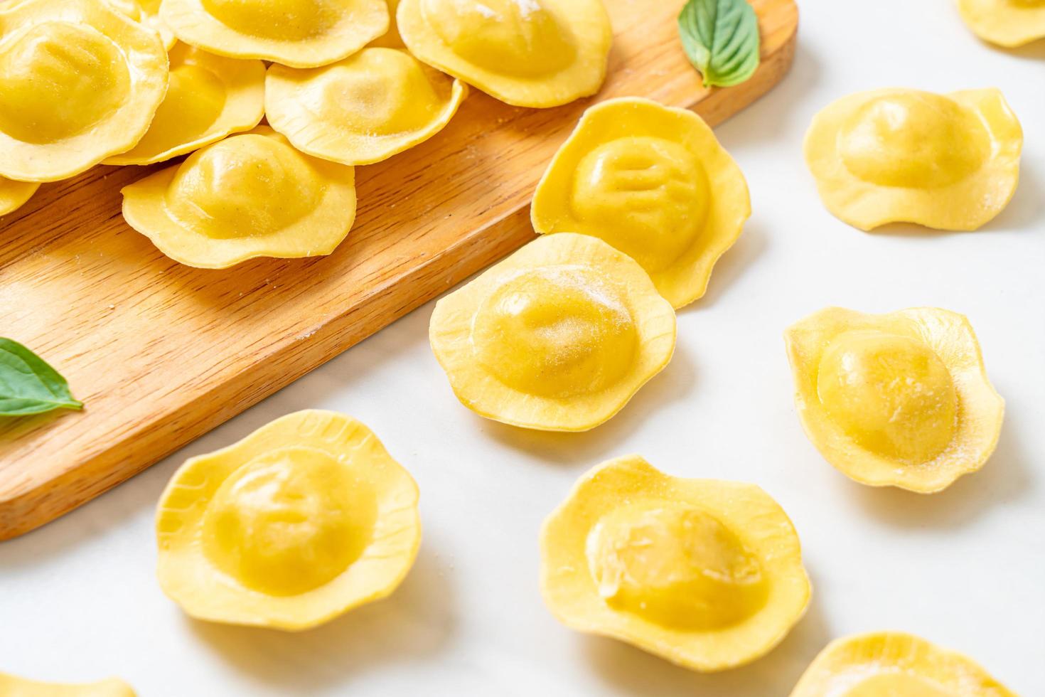 ravioli di pasta tradizionale italiana foto