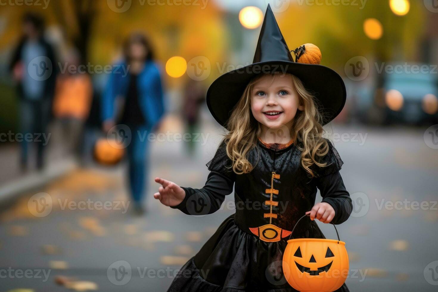 un' vicino - su fotografia di un' poco ragazza, ornato nel un' affascinante strega costume, passeggiando lungo il strada con un' delizioso zucca - sagomato caramella. generativo ai foto