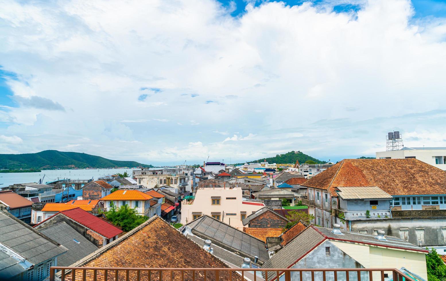 Songkla vista della città con la baia in thailandia foto