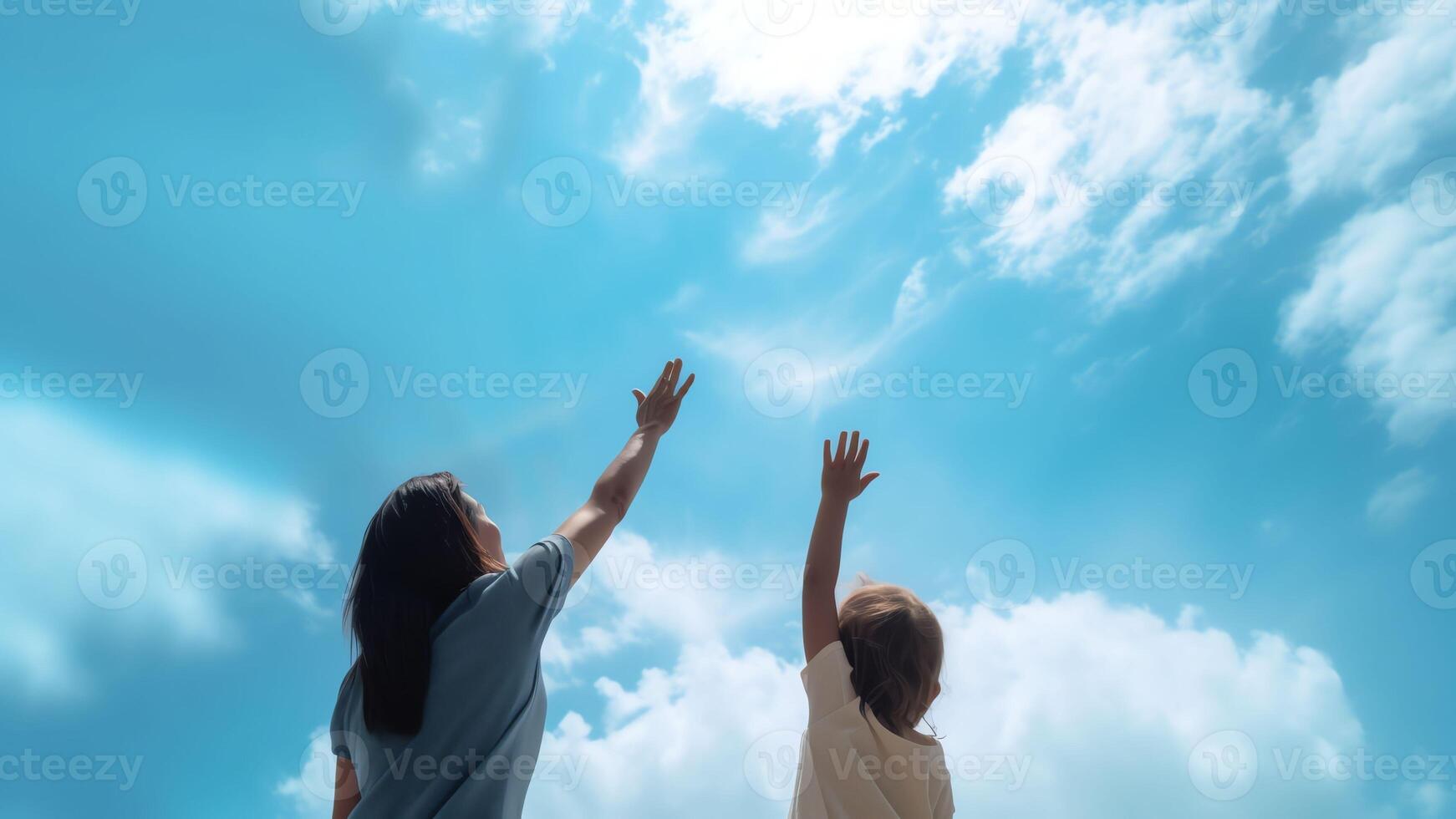 ai generativo ragazzo ragazza e singolo madre guardare inoltrare per bene futuro concetto carino bambino figlia raggiungendo su mano mostrando giovane sorridente mamma nuovo obiettivi sognare di famiglia felicità sensazione fre foto