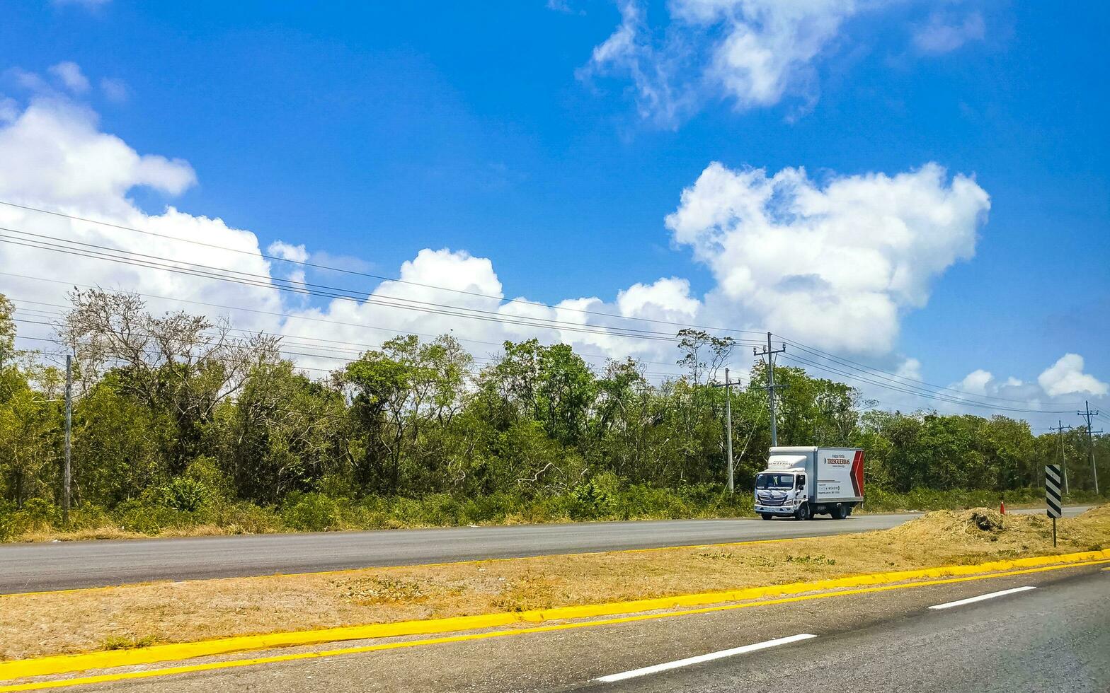 playa del Carmen quintana roo Messico 2023 occupato strada strada macchine traffico marmellata playa del Carmen Messico. foto