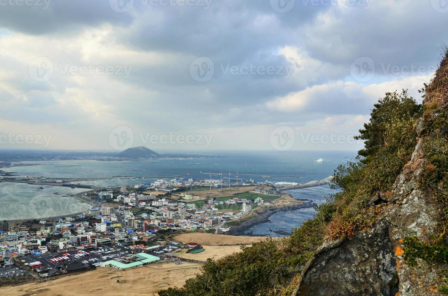 la splendida vista dal vulcano ilchulbong. isola di jeju, corea del sud foto