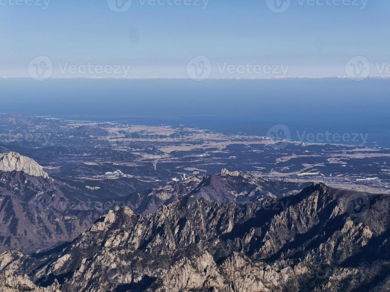 ottima vista sulle bellissime montagne seoraksan. Corea del Sud foto