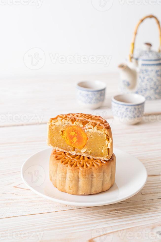 torta di luna cinese durian e sapore di tuorlo d'uovo foto