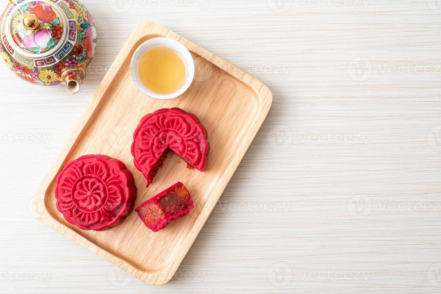 torta di luna cinese sapore di fagioli rossi alla fragola foto