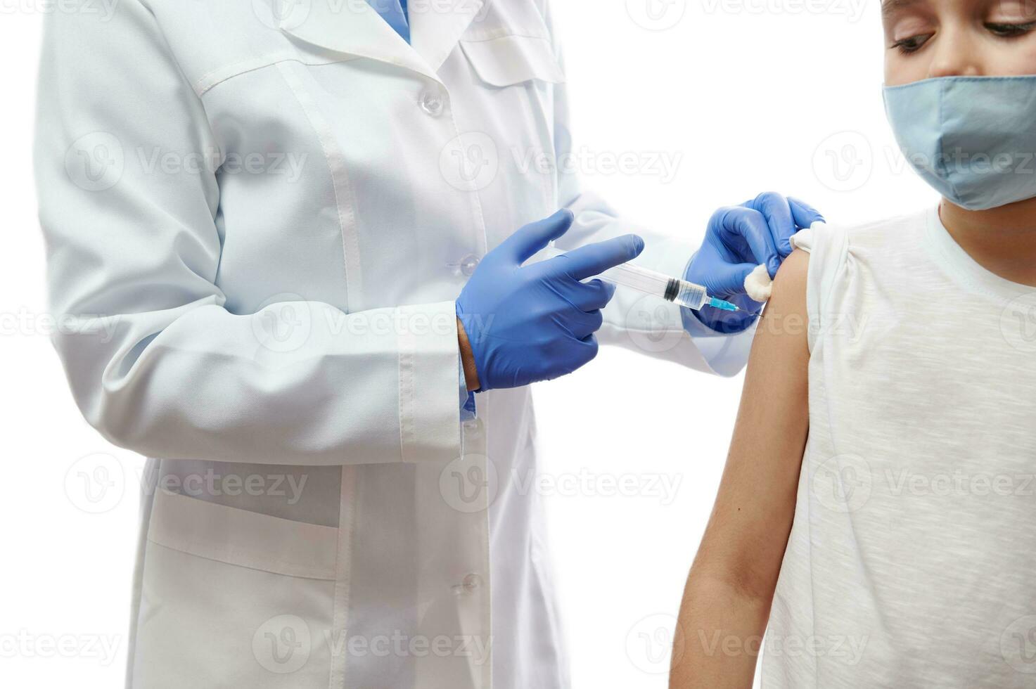 vaccinazione - immunizzazione di il popolazione per impedire il diffusione di infettivo malattie. vaccinazione giorno concetto foto