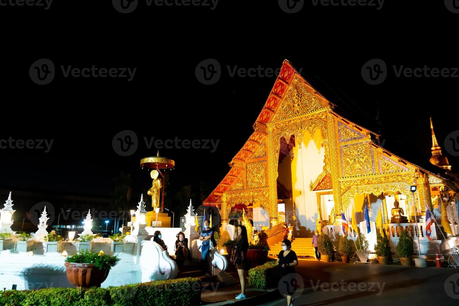 chiangmai, thailandia - 6 dicembre 2020 - wat phra singh waramahavihan, il tempio contiene esempi supremi dell'arte lanna. foto