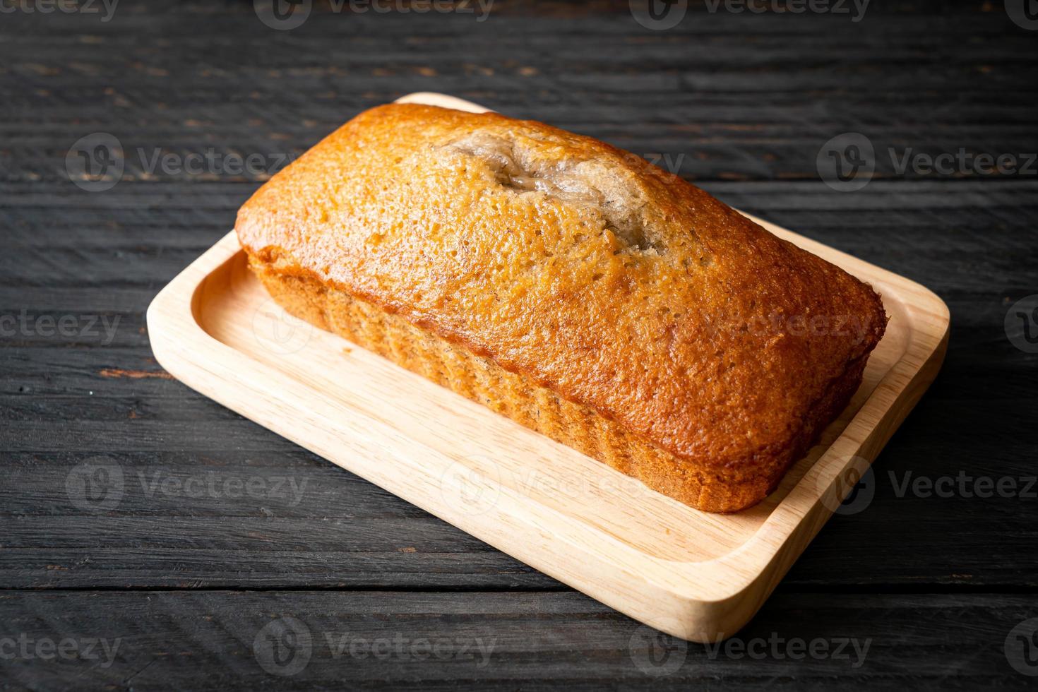 pane alla banana fatto in casa a fette foto