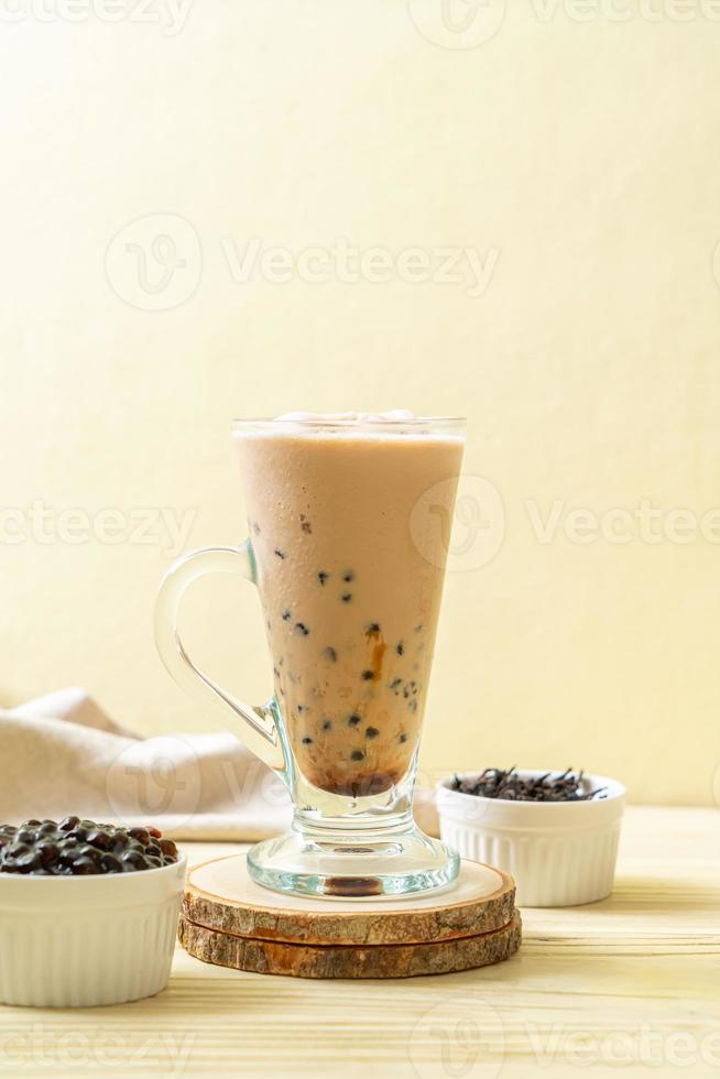 tè al latte di taiwan con bollicine foto