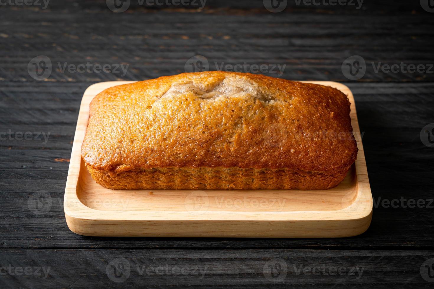 pane alla banana fatto in casa a fette foto