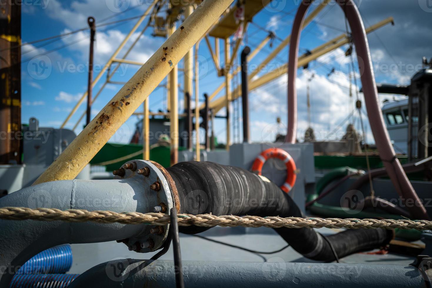 una nave nel porto di hooksiel foto