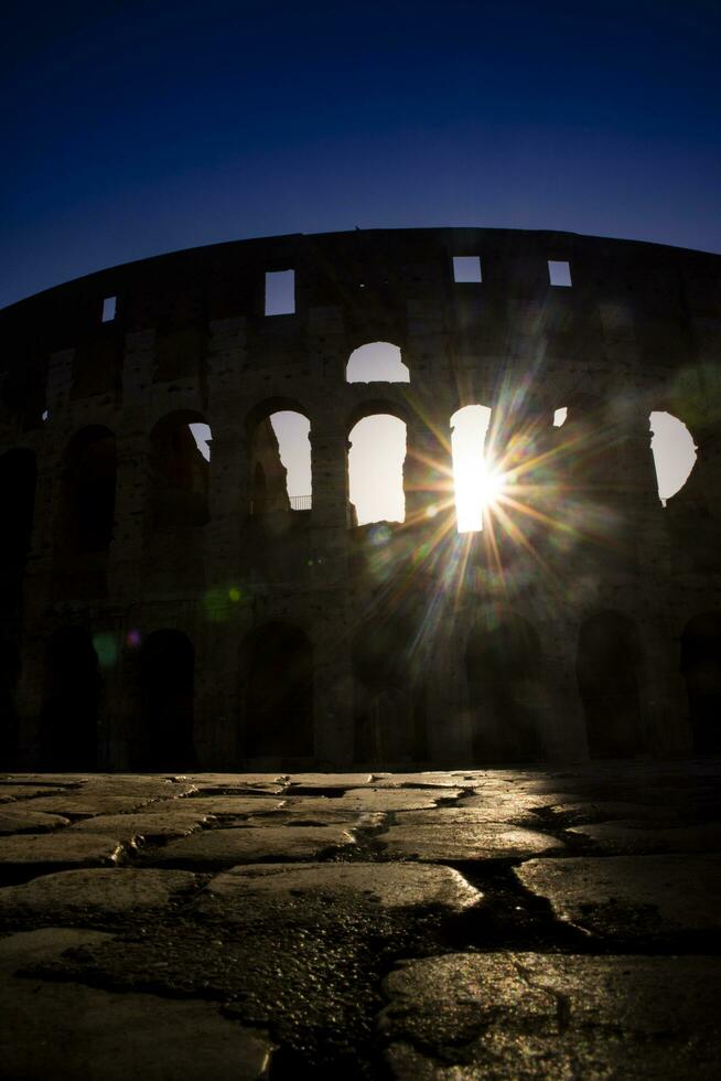 colosseo per il alba foto