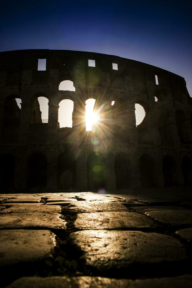 colosseo per il alba foto