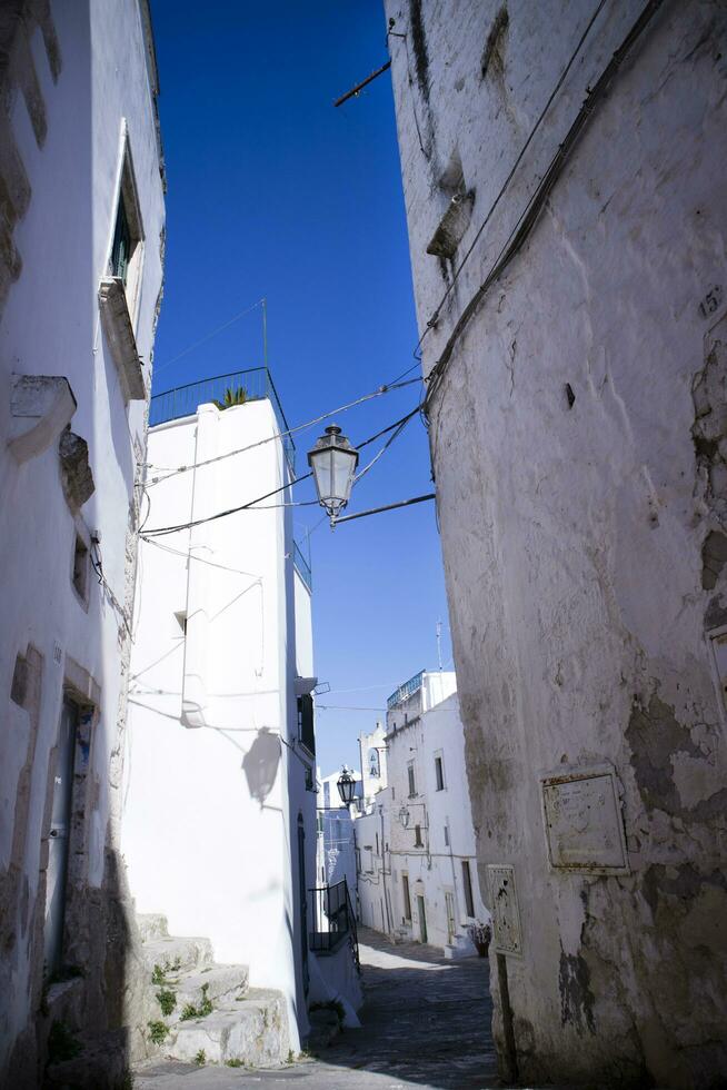 il bianca strade di ostuni foto