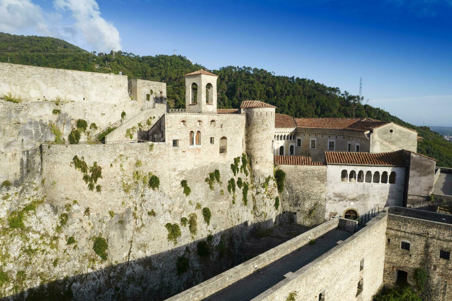 malaspina castello nel il comune di Massa toscana foto