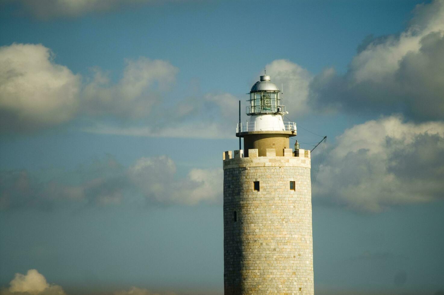 un' Torre con un' leggero su superiore di esso foto