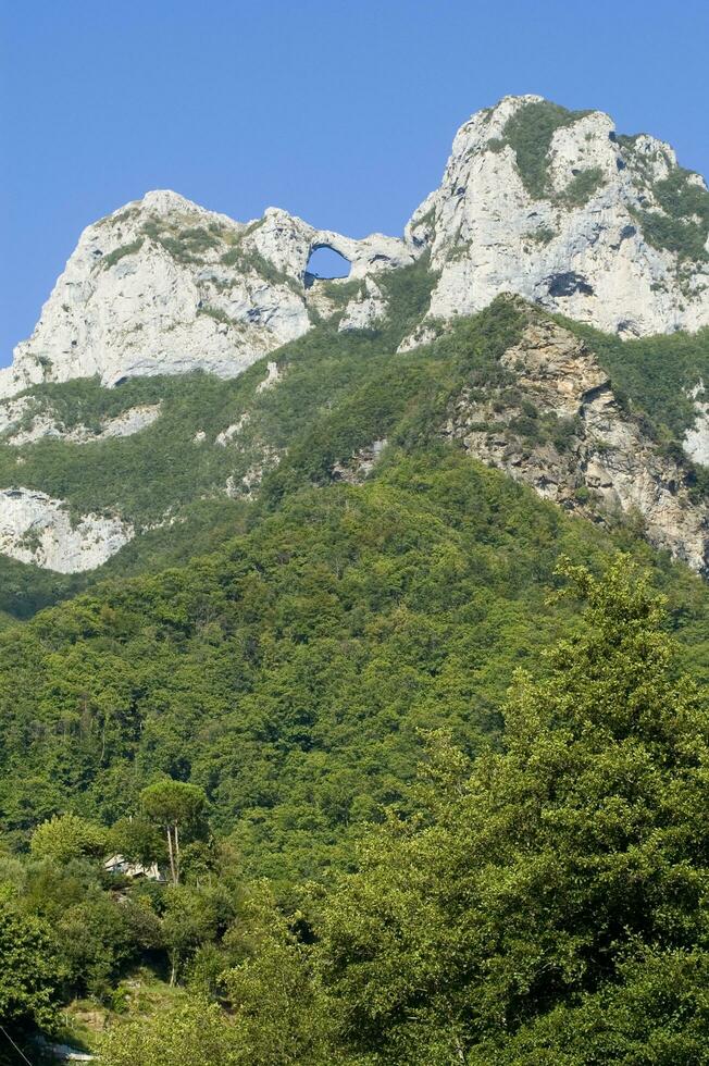 il suggestivo Visualizza di monte forato Italia foto