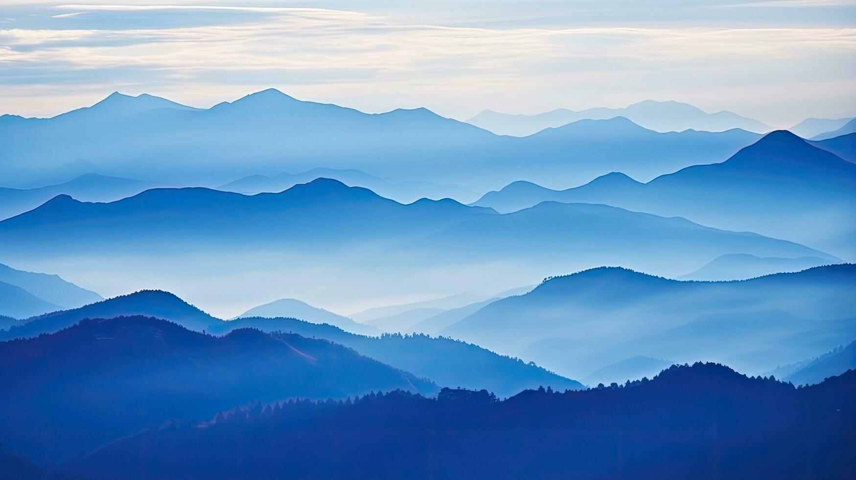 bluastra svizzero Alpi montare Niesen sagome durante un autunno sera foto