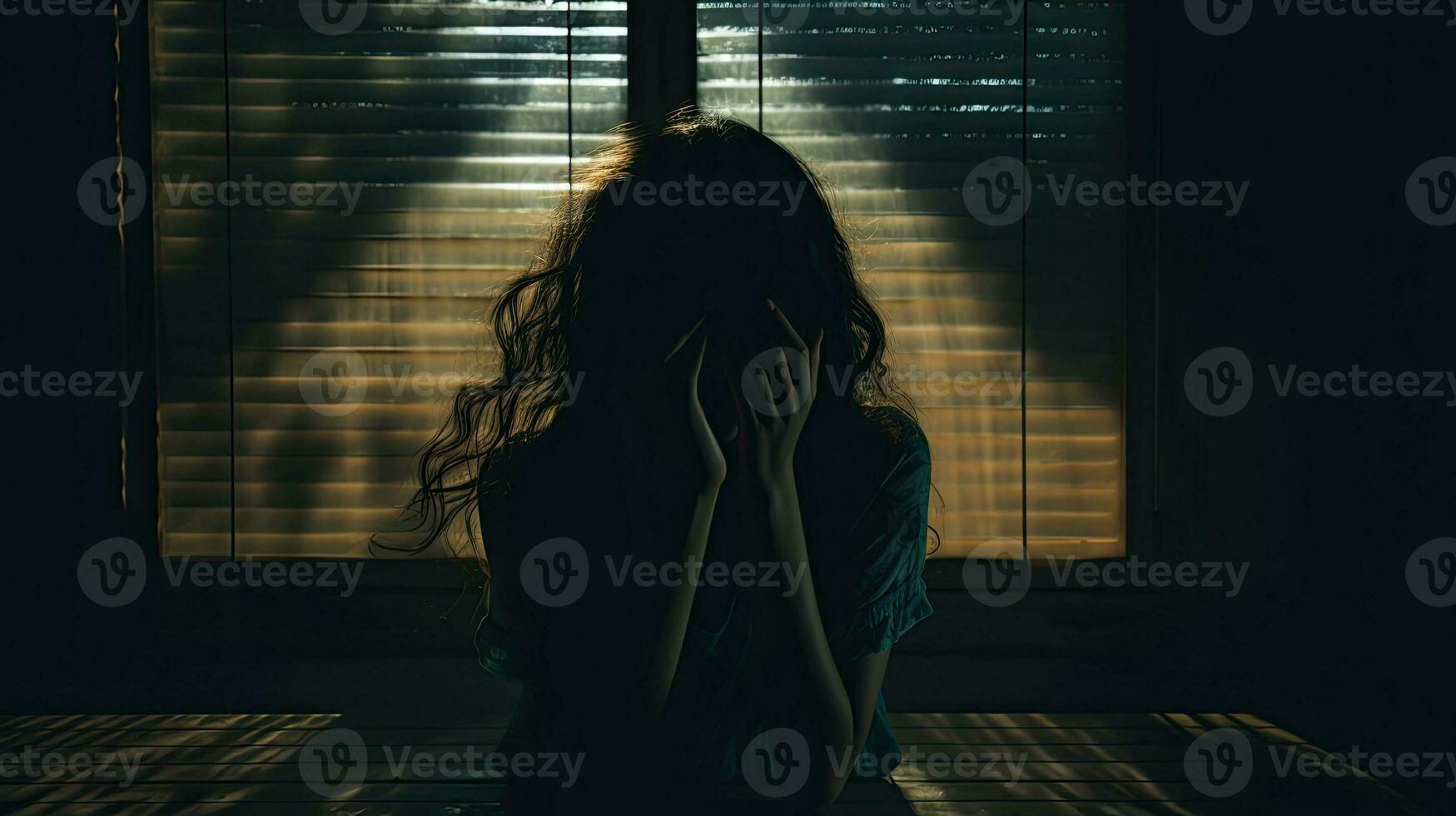 un' ragazza sua viso nascosto seduto vicino un' finestra getto un' ombra foto