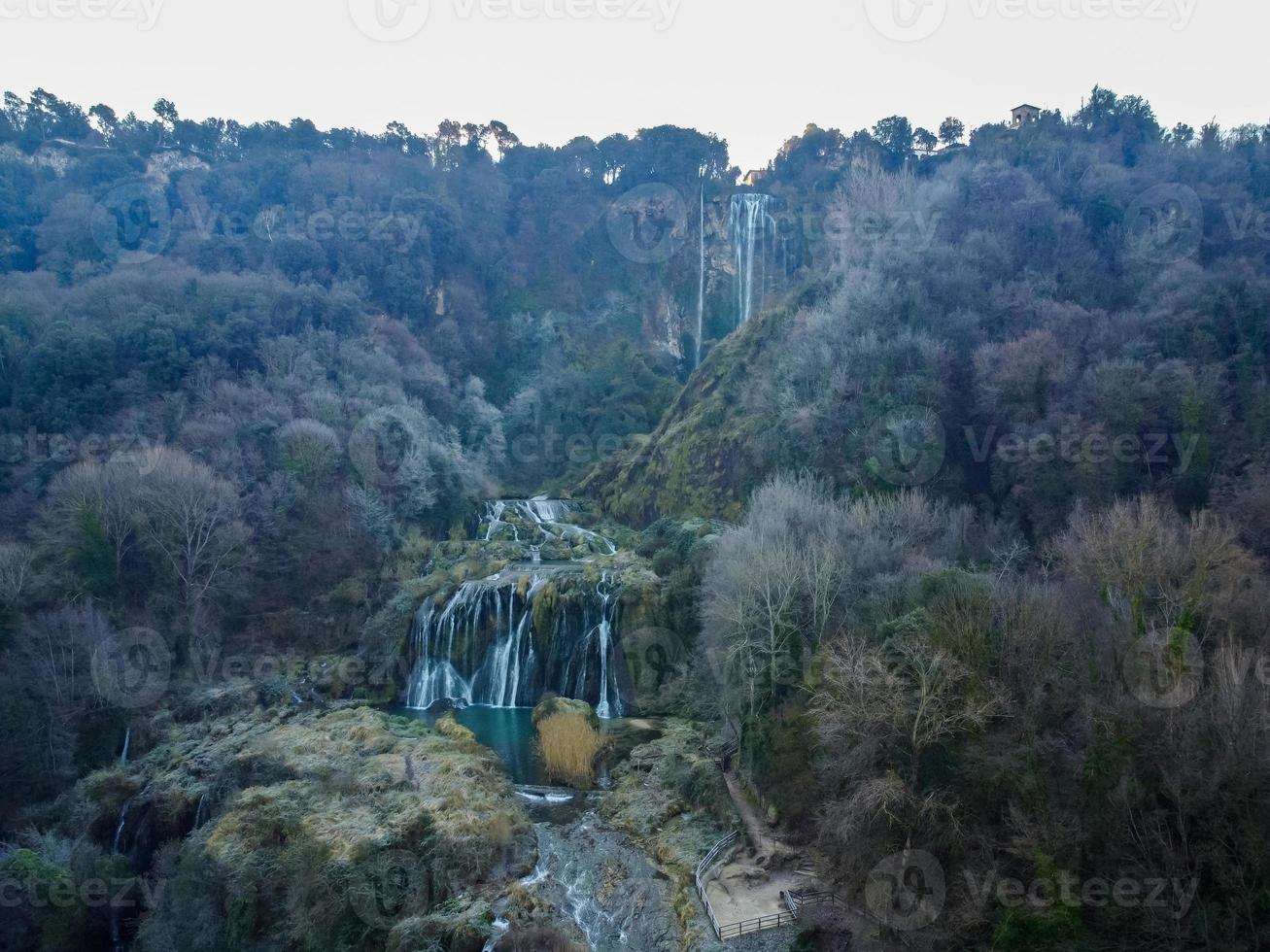 cascata delle marmore in provincia di terni foto