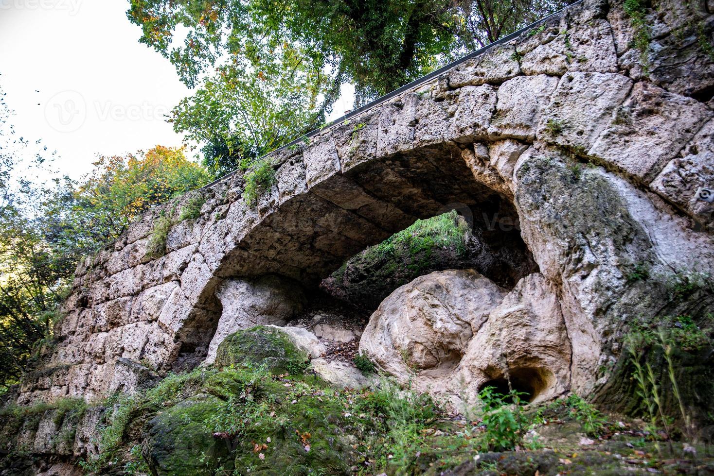 lo storico ponte dei tori foto