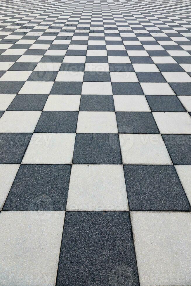 Livorno, Italia. famoso mascagni terrazza - terrazza mascagni - con scacchi geometria modello marciapiede foto
