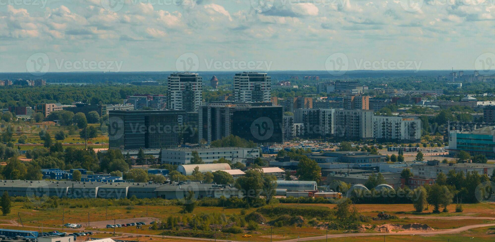 estate tramonto nel riga, Lettonia. aereo Visualizza di riga, il capitale di Lettonia a tramonto. foto