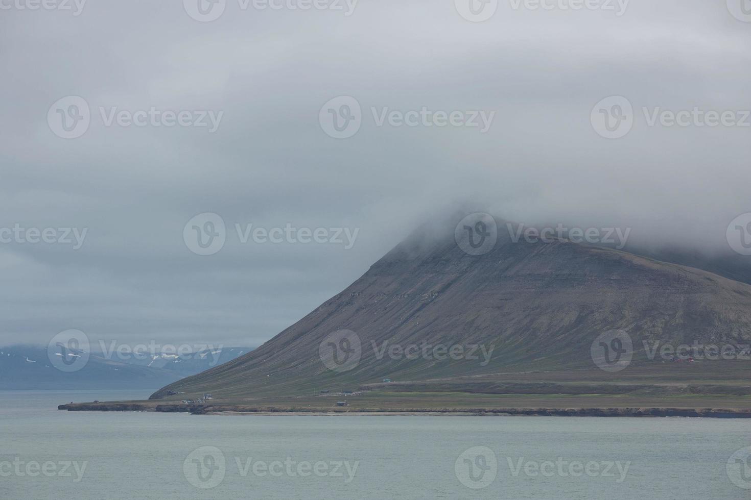 paesaggio vicino a longyearbyen, spitsbergen, norvegia foto