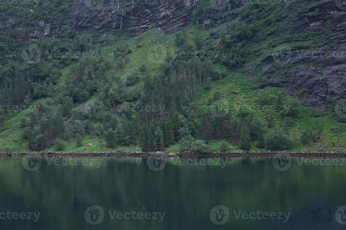 paesaggio al fiordo di geiranger in norvegia foto