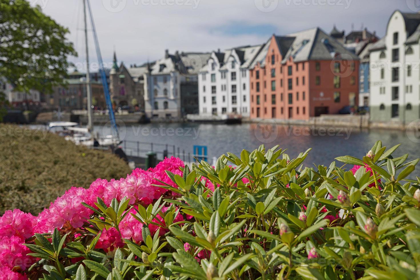 vista di alesund in norvegia foto