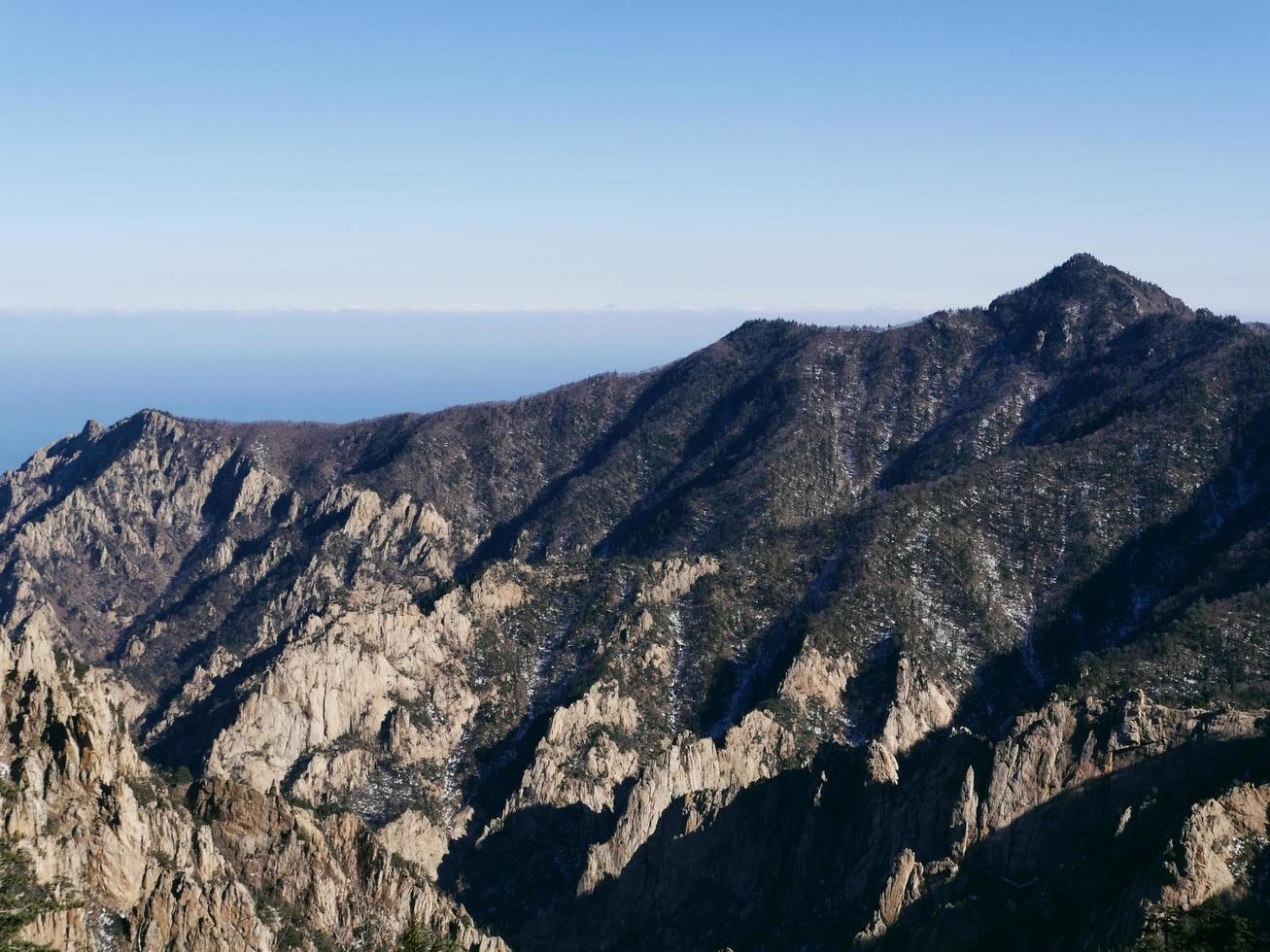 paesaggio nel parco nazionale di seoraksan, corea del sud foto