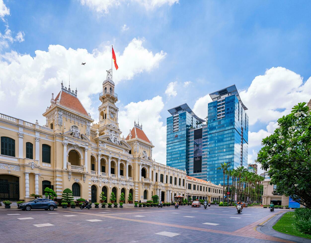 ho chi minh, viet nam - 30 giugno 2023 ho chi minh città sala o saigon città sala o Comitato testa ufficio è un' edificio nel un' francese coloniale stile foto