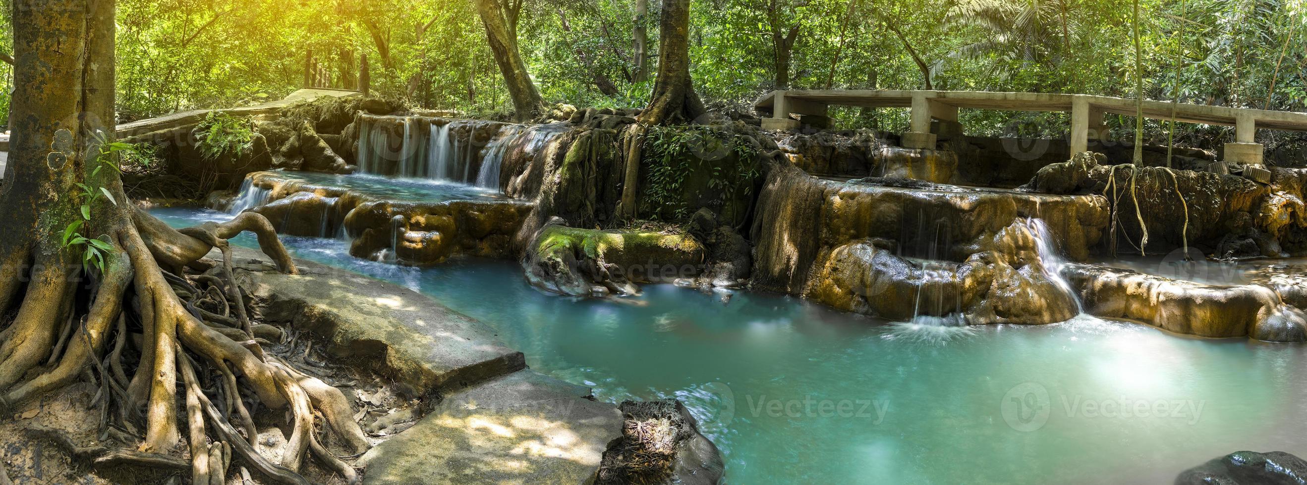 Thanbok kratong cascata di bok khorani parco nazionale provincia di Krabi della Thailandia foto