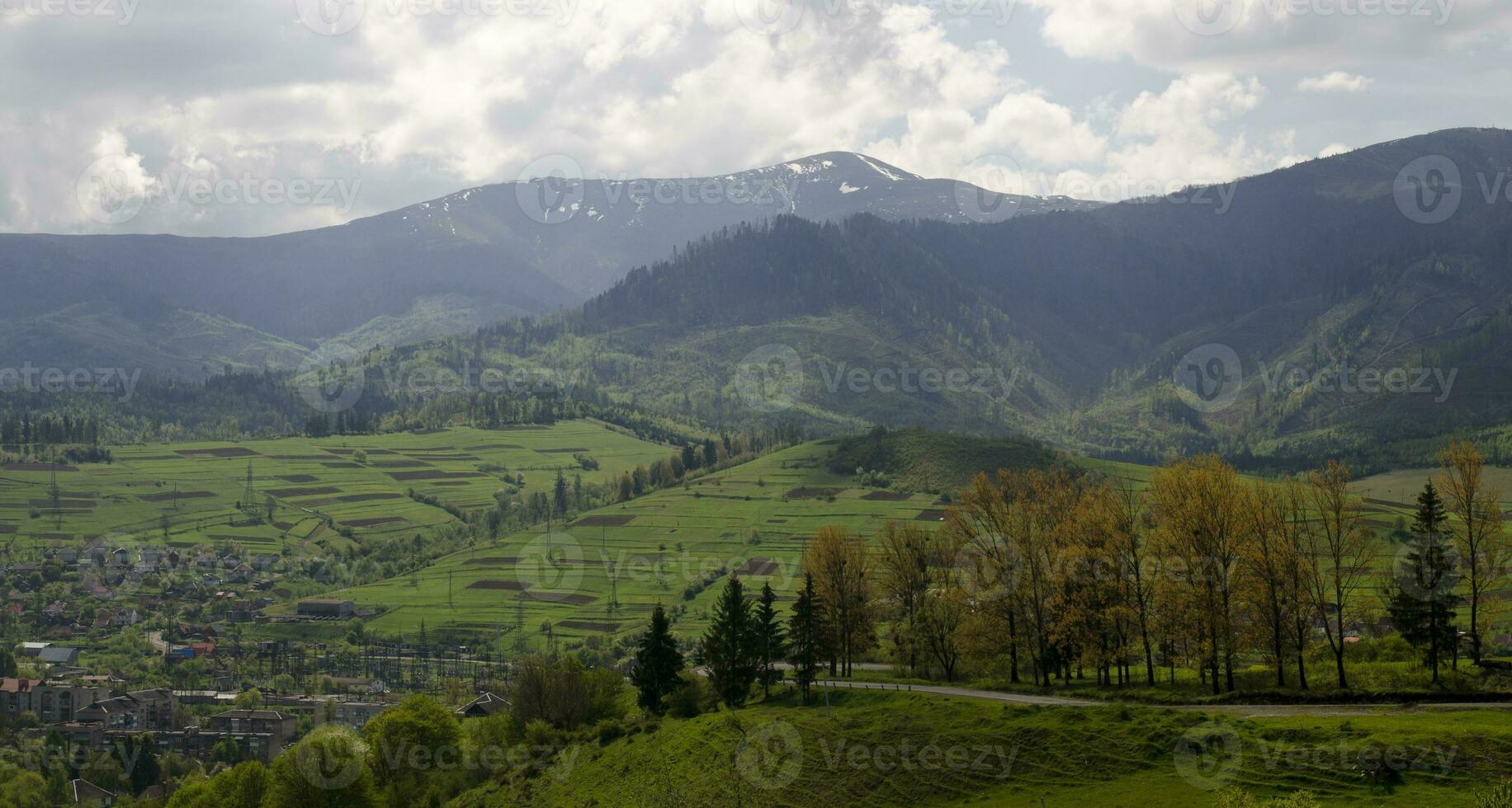 bellissima montagne e colline foto