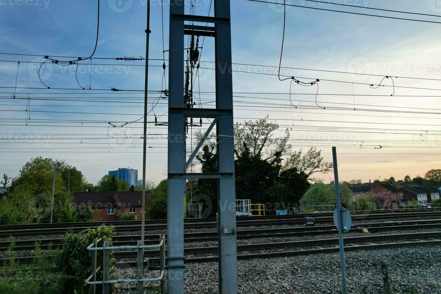 bellissimo Visualizza di strada di luton città di Inghilterra. Immagine era catturato su Maggio 2°, 2023 con di droni telecamera durante tramonto foto