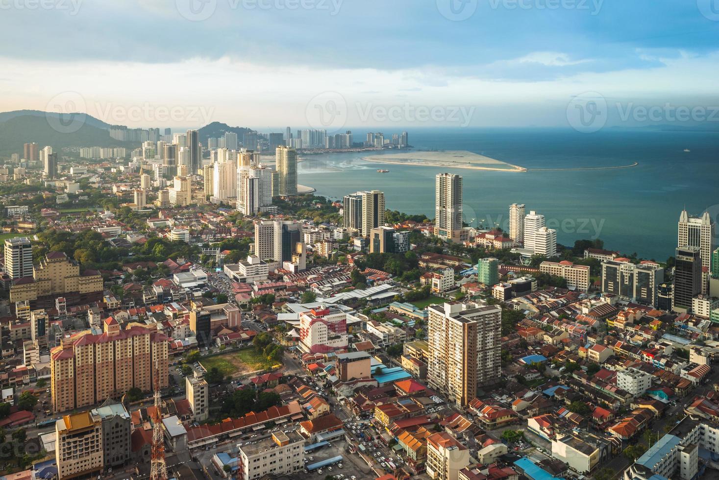 skyline della città di george a penang in malaysia foto