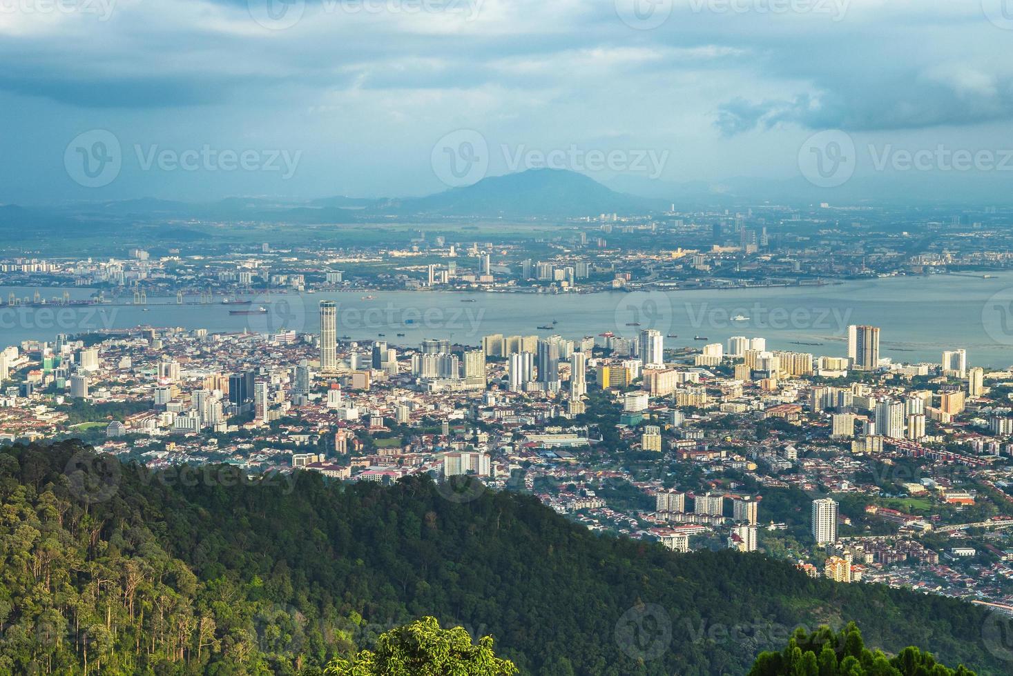 skyline della città di george a penang in malaysia foto