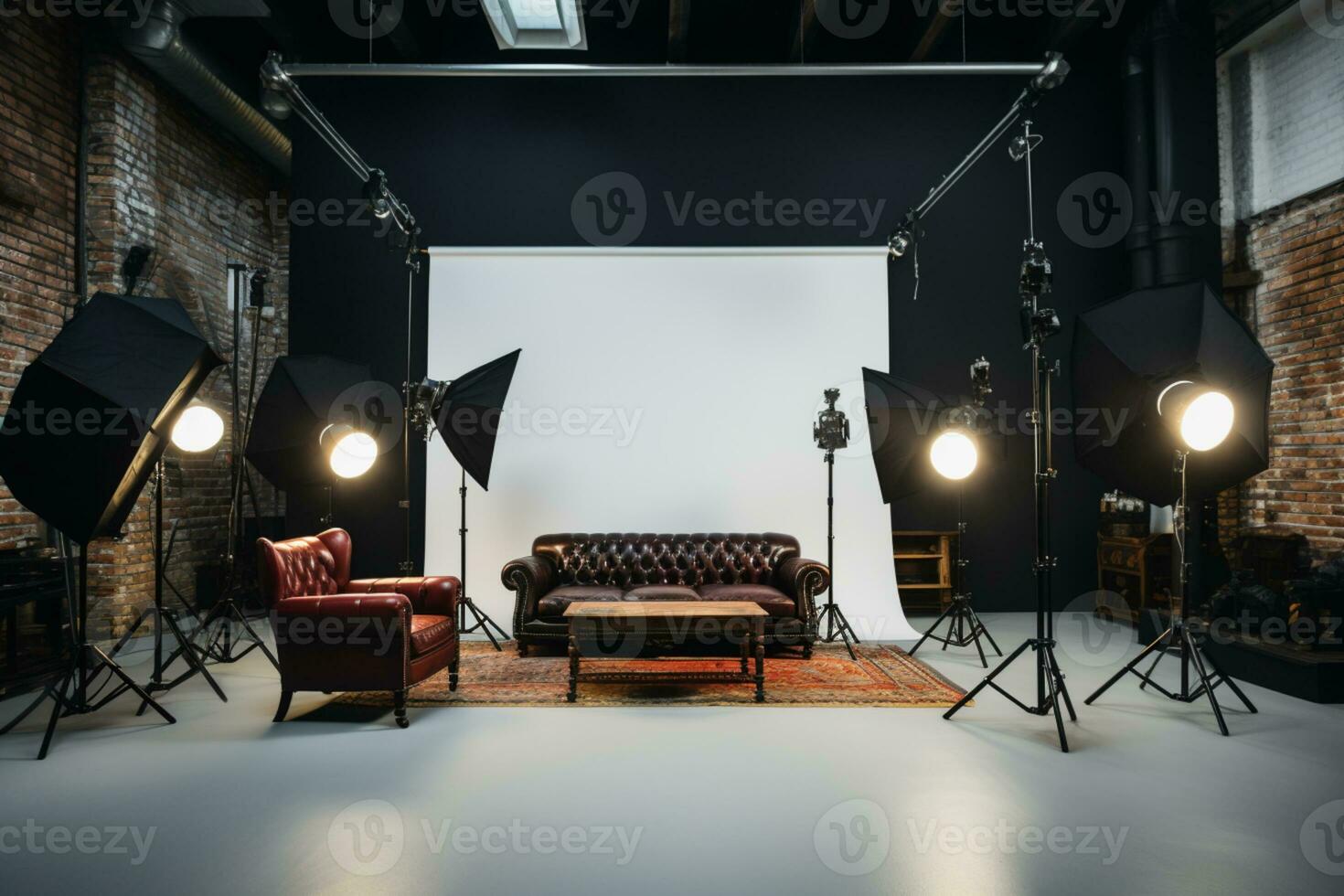 un' foto studio con illuminazione attrezzatura e un' divano
