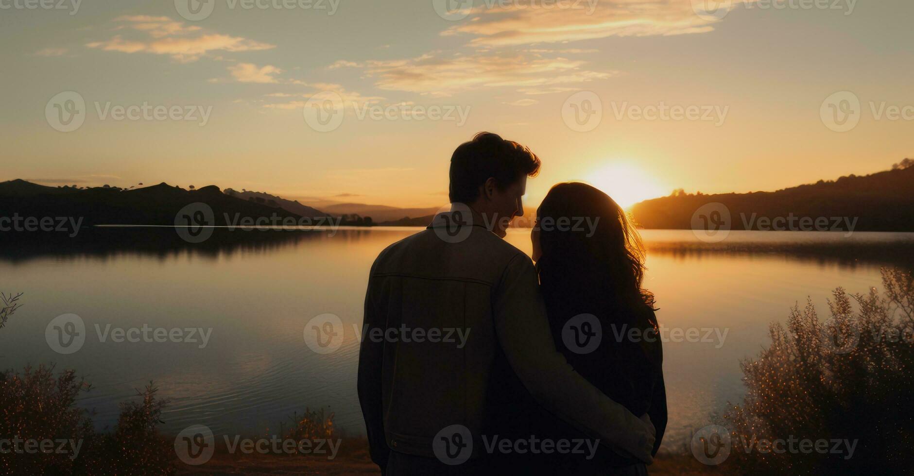 LGBTQ coppia Guardando tramonto, pieno di speranza sguardo. foto