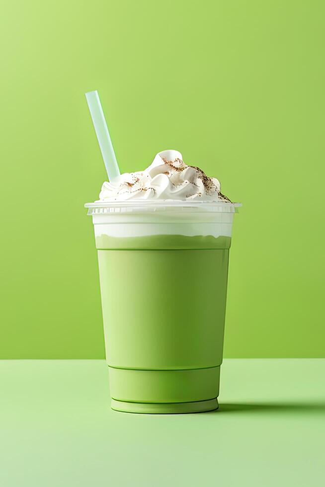 verde tè frappucino con frustato crema nel un' porta via tazza isolato su verde sfondo. ai generato foto