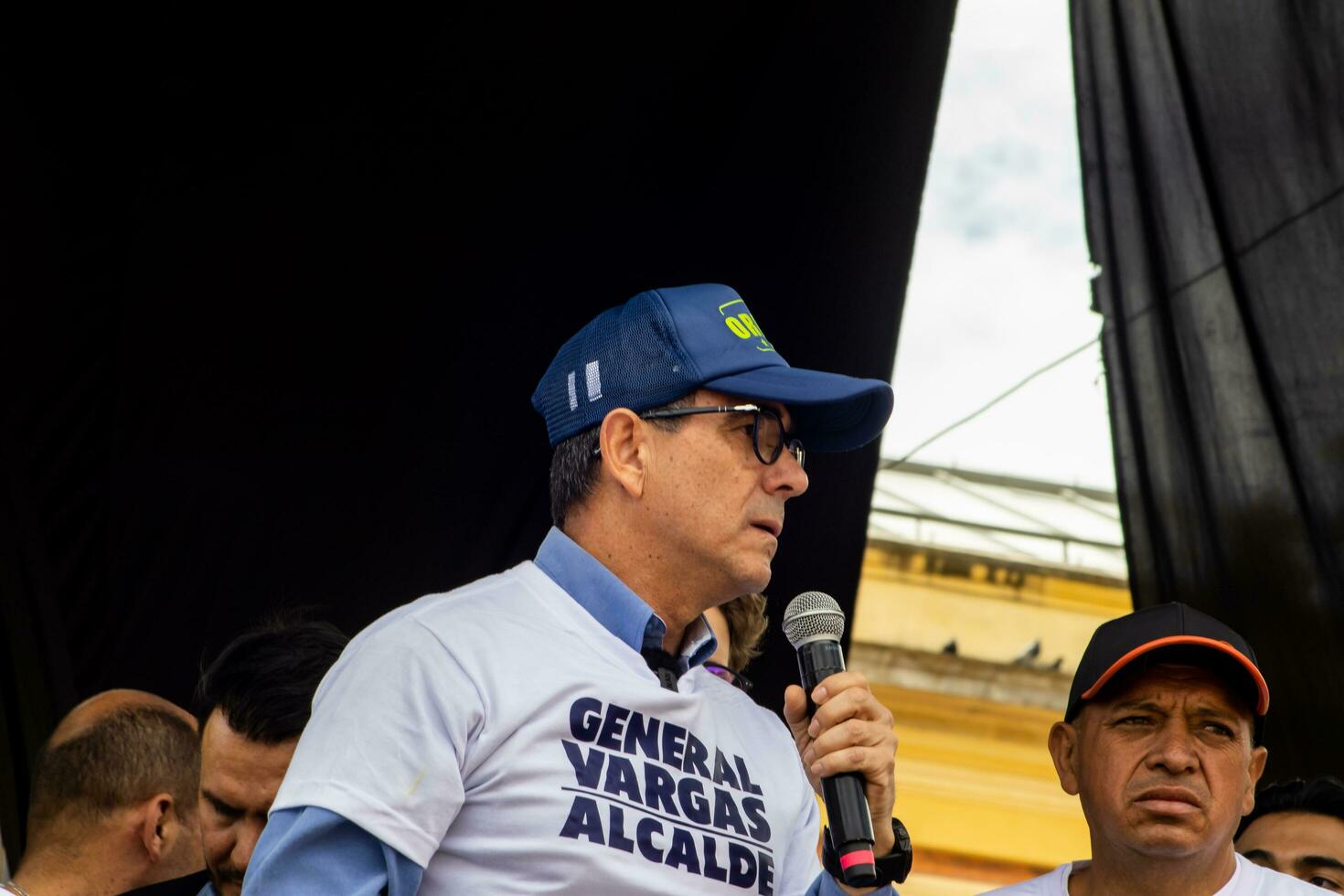 bogotà, Colombia, 16 agosto 2023. generale jorge luis vargas a il marzo chiede per gustavo petro incriminazione. tranquillo, calmo protesta. la marcha de la maioria. foto