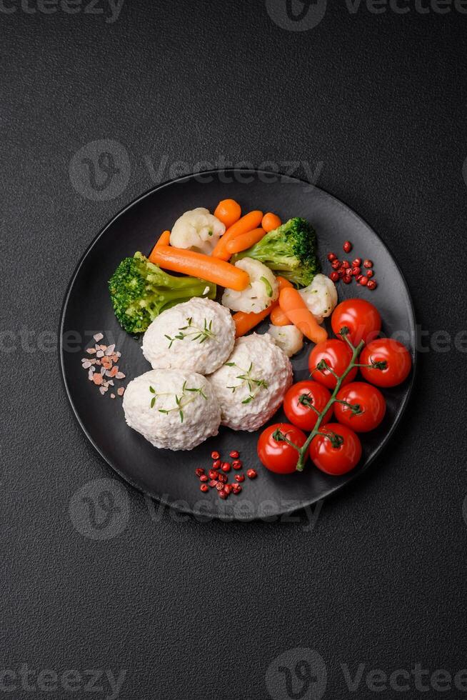 delizioso salutare al vapore pollo cotolette o tritato Polpette foto