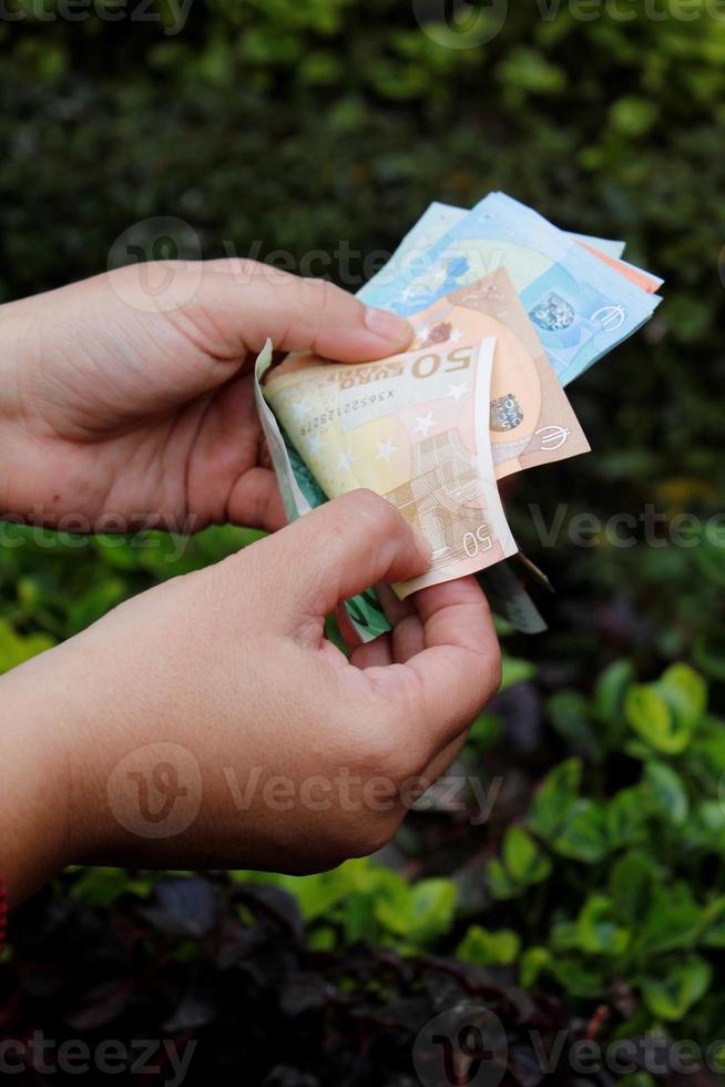 fotografia per temi di economia e finanza con soldi europei foto