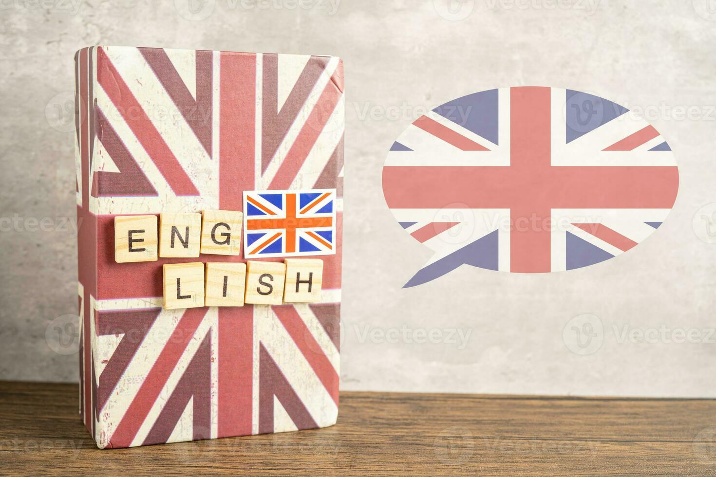 parola inglese su libro con unito regno bandiera, apprendimento inglese linguaggio corsi concetto. foto