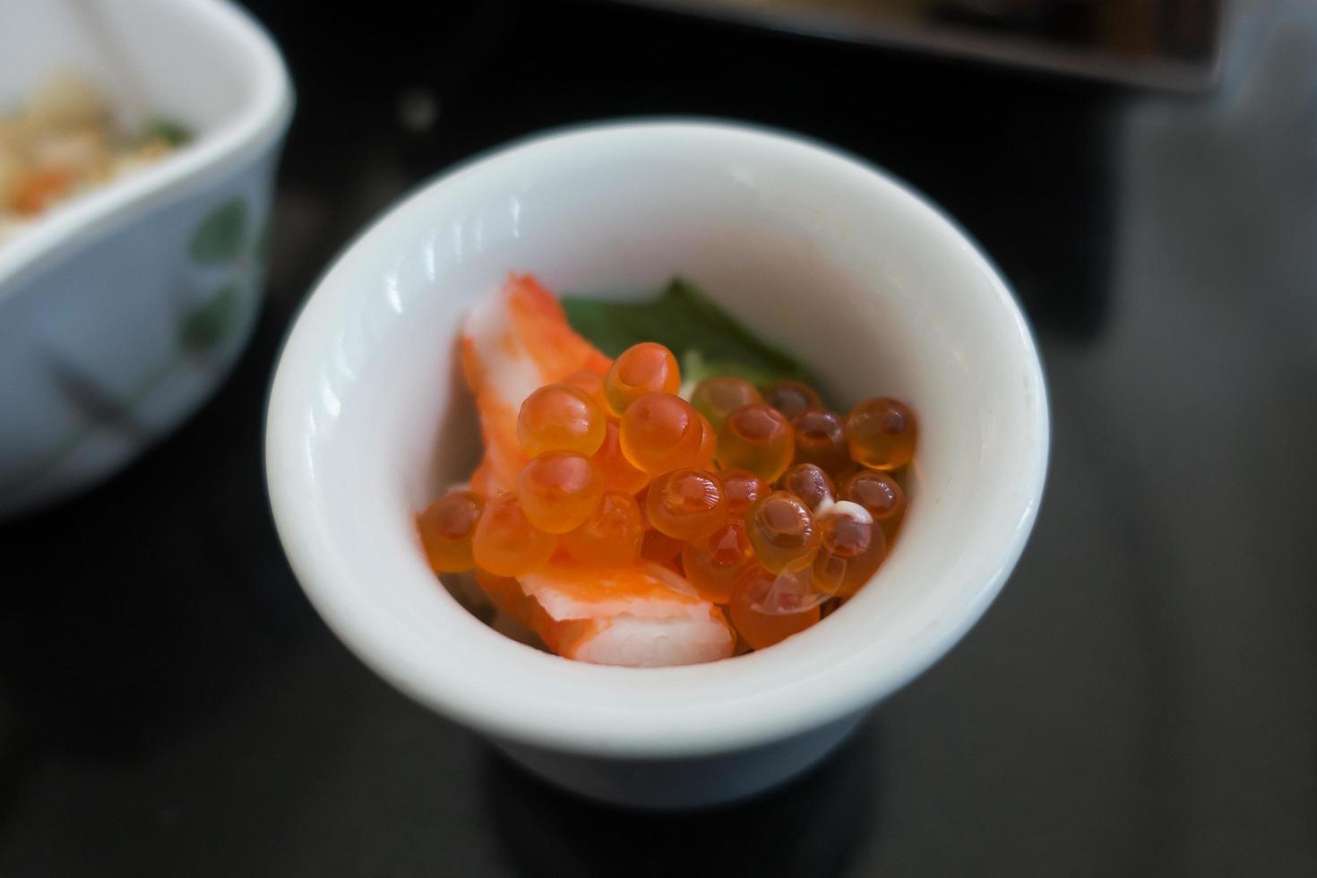 primo piano della tazza di caviale. foto