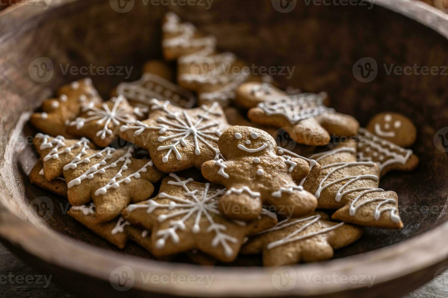 Natale e nuovo anno Pan di zenzero nel un' di legno ciotola foto