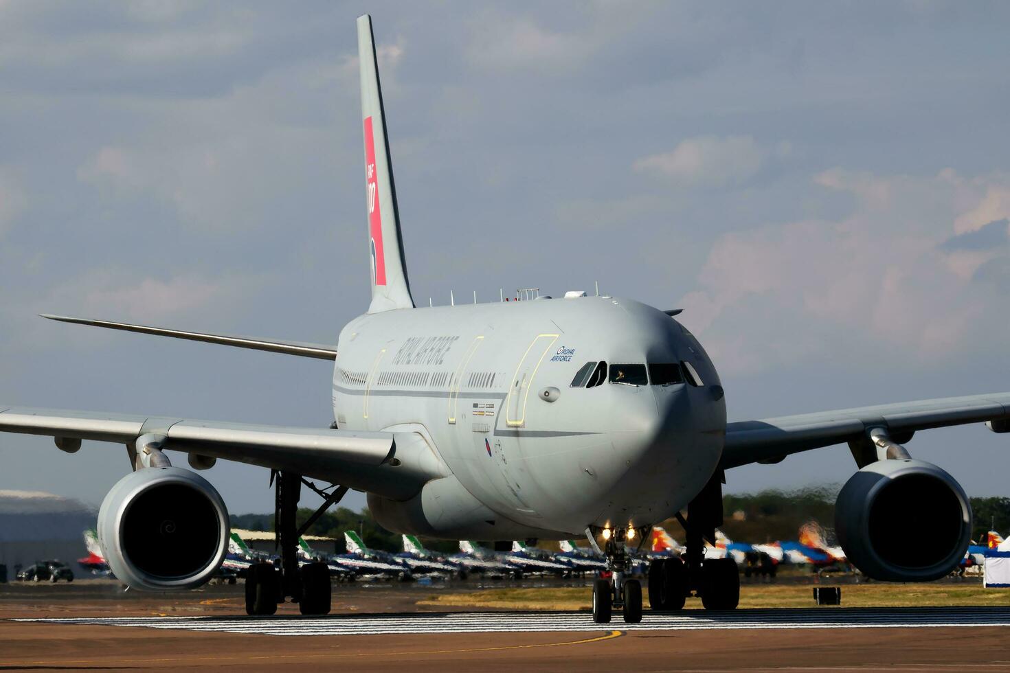 reale aria vigore airbus a330 signor voyager kc2 zz330 petroliera trasporto aereo arrivo per riat reale internazionale aria tatuaggio 2018 spettacolo aereo foto