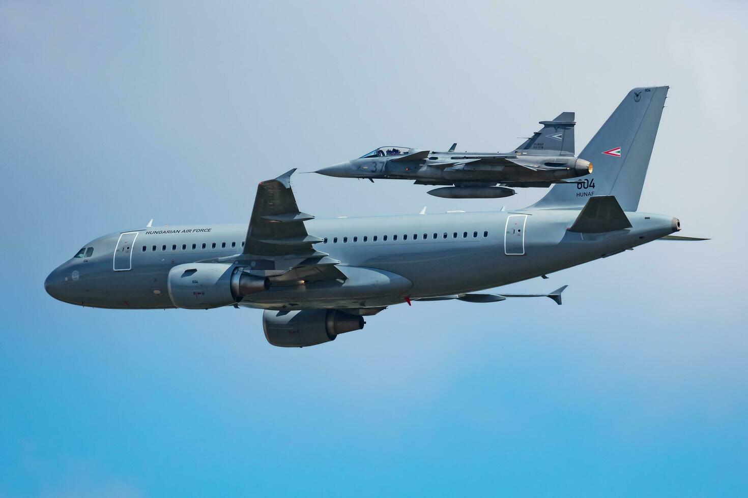 saab Jas 39 gripen militare combattente Jet aereo a aria base. aria vigore volo operazione. aviazione e aereo. aria difesa. militare industria. volare e volare. foto