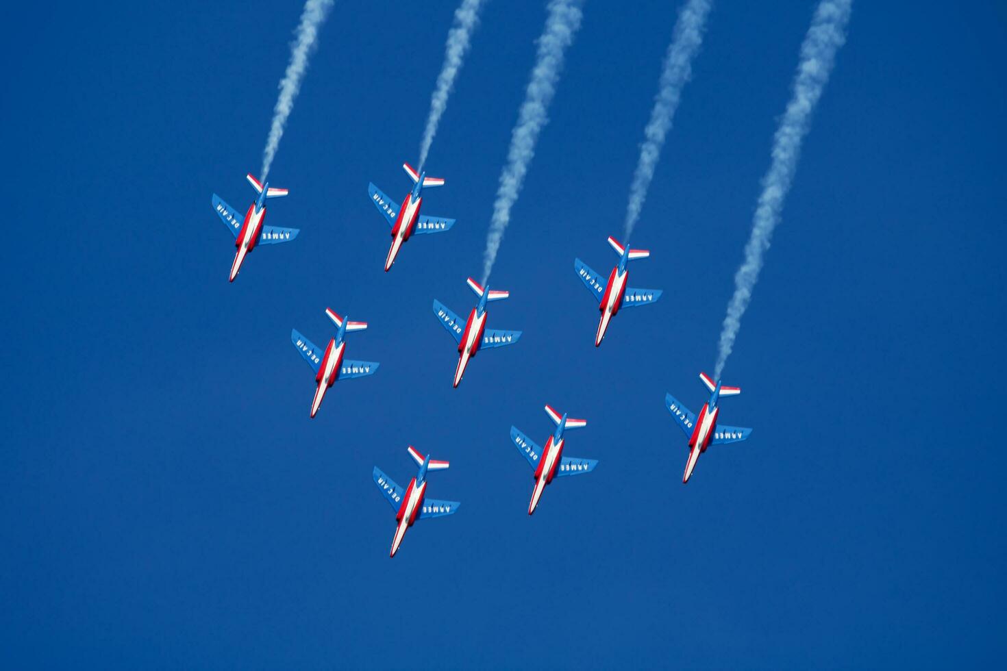 militare allenatore aereo a aria base. aria vigore volo operazione. aviazione e aereo. aria difesa. militare industria. volare e volare. foto