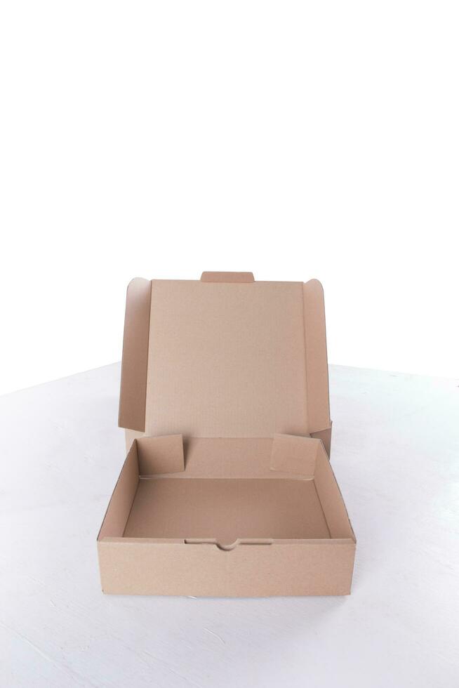 cartone regalo scatola con coperchio, modello per design. isolato bianca. clippingpath foto